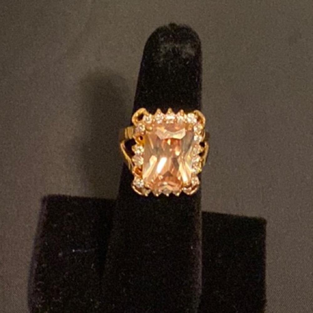 Elegant Gold-Toned Ring